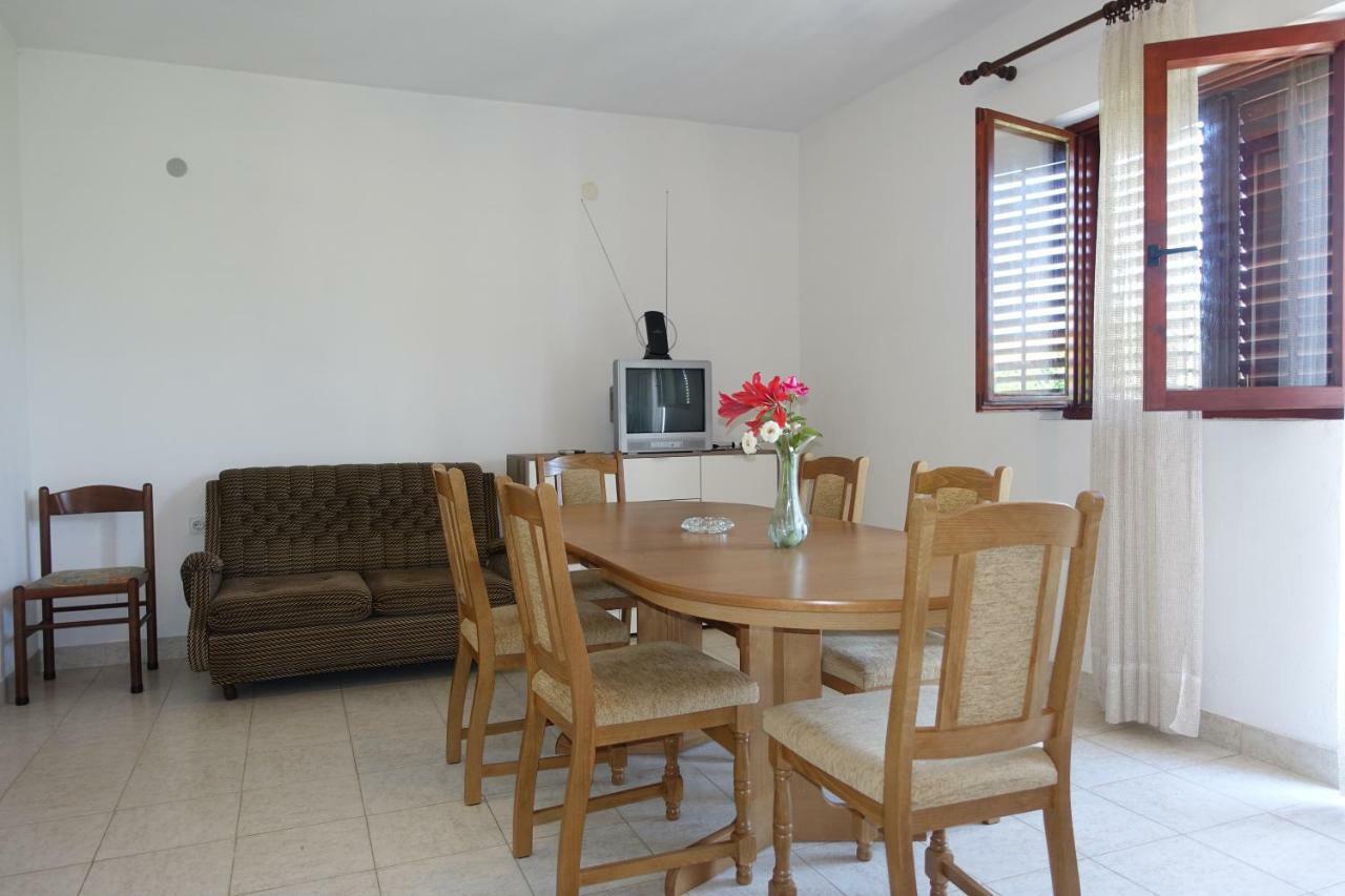 Apartment Dede Nin Bagian luar foto